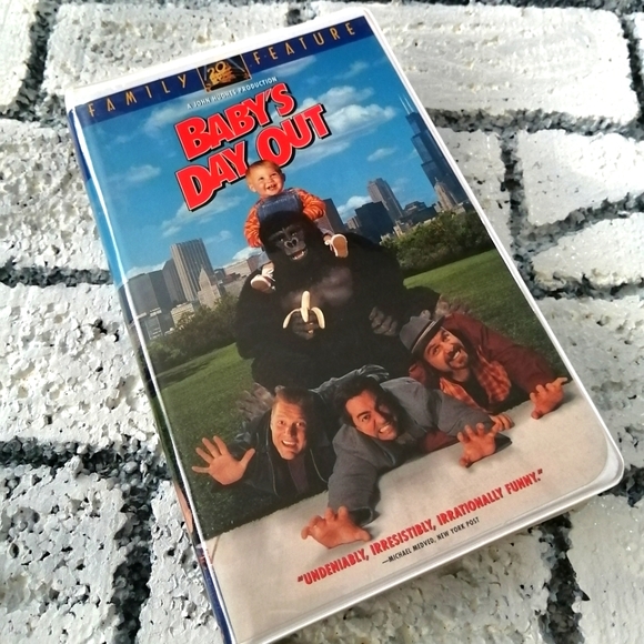 Baby's Day Out VHS - Picture 1 of 2